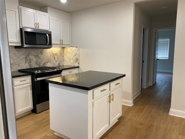 Building Photo - 4901 Winnetka St