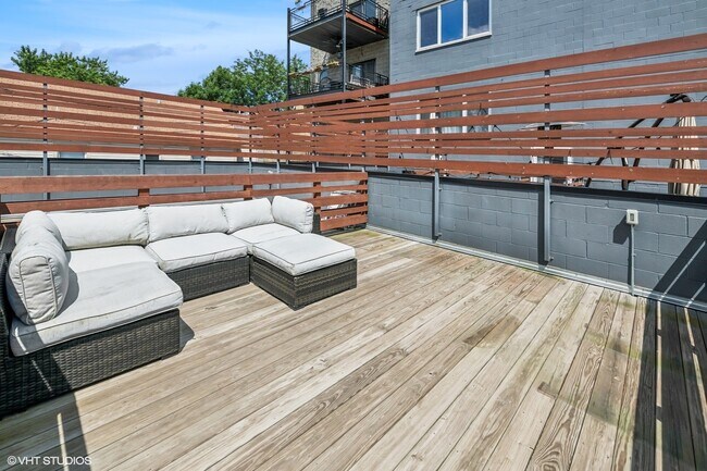 Building Photo - 2149 W Belmont Ave