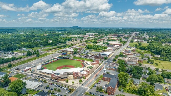 Building Photo - Move in ready in Gastonia’s Rapidly Growing FUSE District