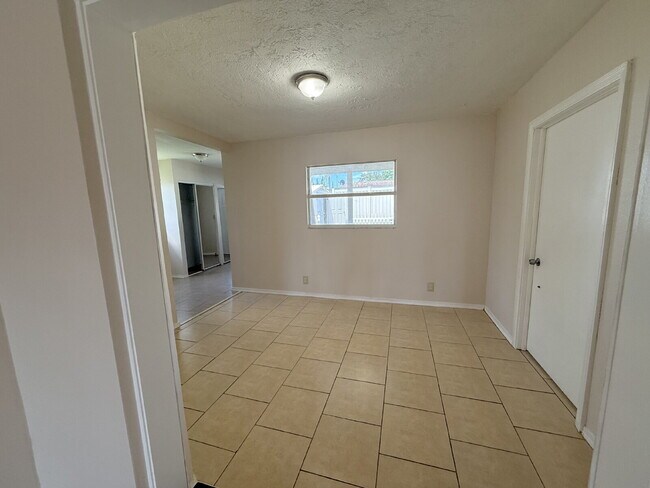 Building Photo - "Charming 2-Bedroom, 2-Bath Oasis with 140...