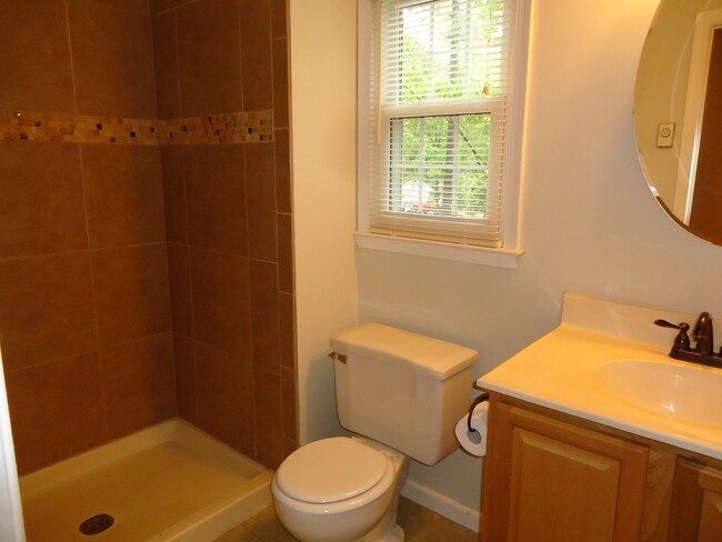 Building Photo - 309 Holtz Ln