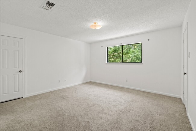 Building Photo - 1714 Plantation Dr