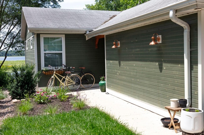 Primary Photo - N6911 Lafayette Ln