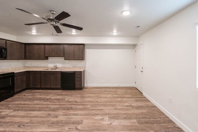 Building Photo - 7487 Geraint St