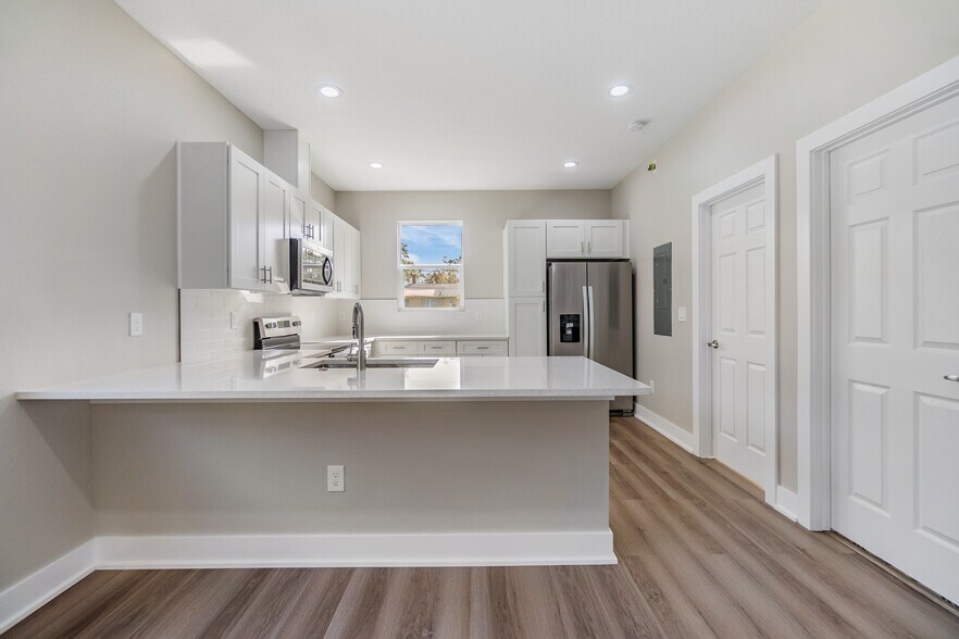 Building Photo - 2529 4th St S