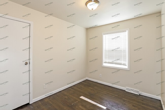 Building Photo - 8040 NE San Rafael Dr