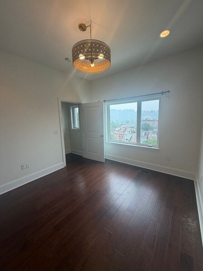 Building Photo - Luxury 3 Bedroom Condo in the Heart of Lawrenceville