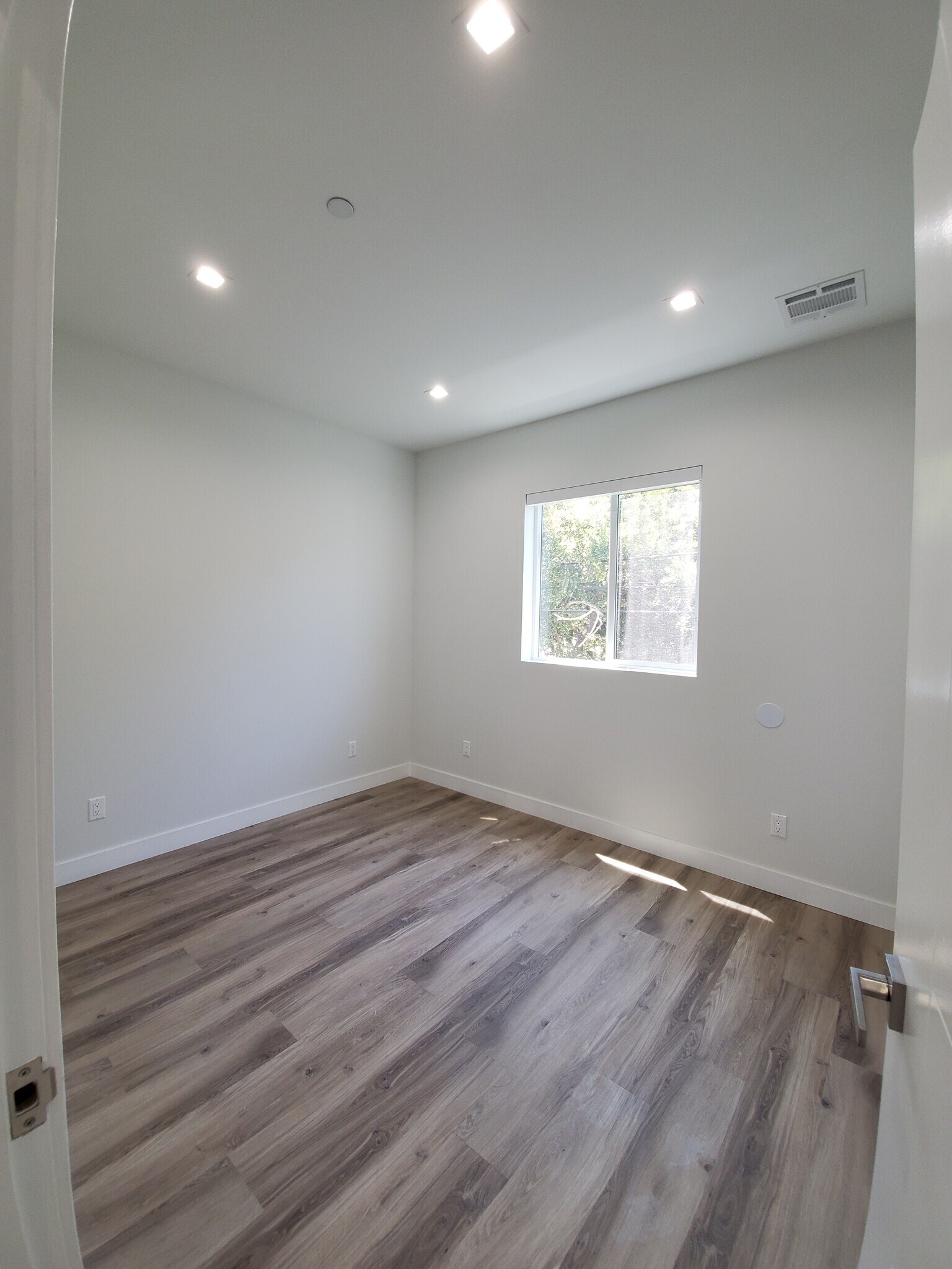 Building Photo - 2337 S Crenshaw Blvd