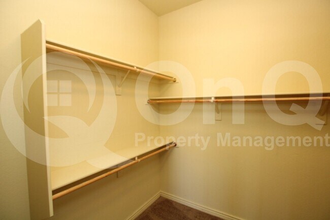 Building Photo - 1242 E Paul Dr