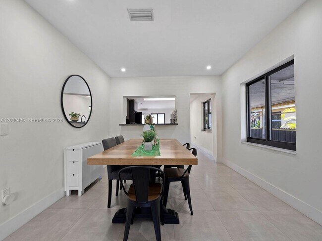 Building Photo - 252 E 36th St