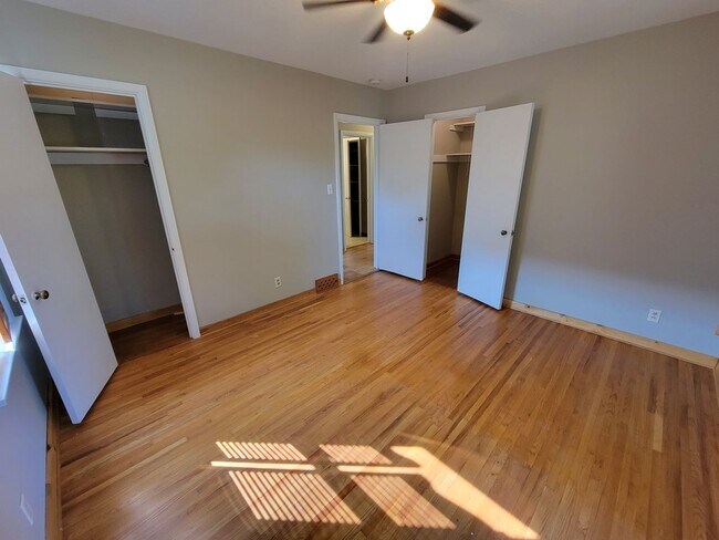 Building Photo - AVAILABLE AUGUST 15th - 4 Bed 3 Bath w/ Spacious Back Deck - SHORT TERM LEASE TILL END OF APRIL