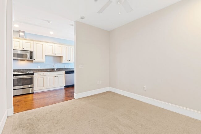 Building Photo - Stunning Studio Apartment with Spectacular Views in Downtown Raleigh