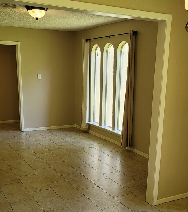 Building Photo - 11001 Sherry Ln