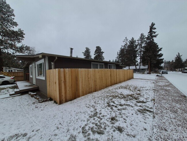 Building Photo - 3BR/1BA - Fenced - RV Parking - Solar