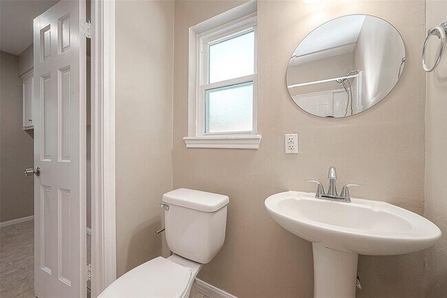 Building Photo - 6534 Bayonne Dr