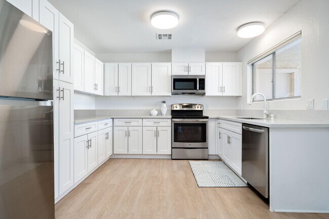 Building Photo - 53680 Avenida Montezuma