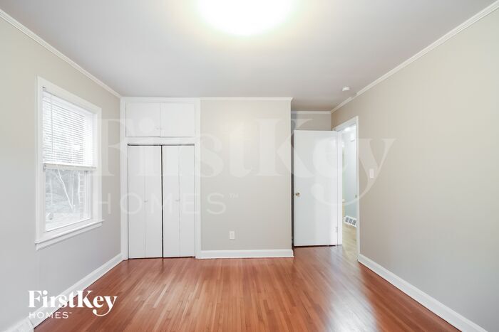 Building Photo - 2324 Markham Ct