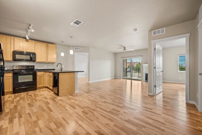 Building Photo - Spacious 2 Bed 2 Bath Condo in Highlands Ranch!!