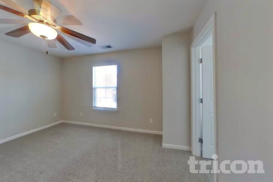 Building Photo - 403 Riverwood Ct