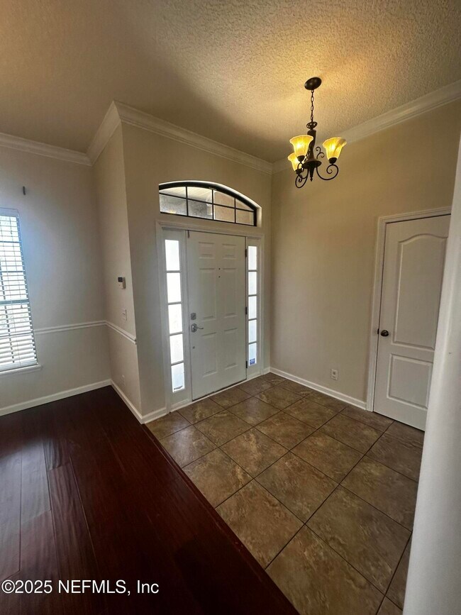 Building Photo - 12080 Scarsdale Dr