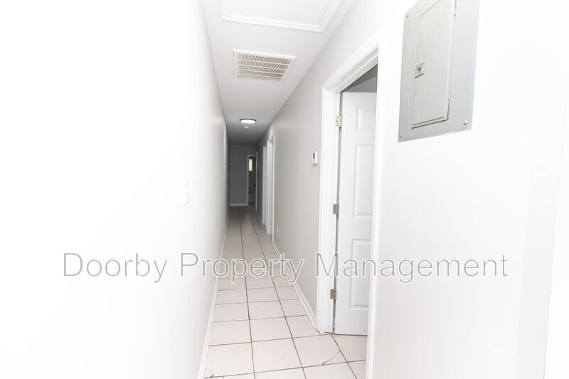 Building Photo - 1132 N Hickory St