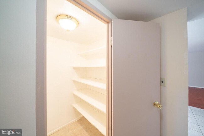 Building Photo - 5801 Quantrell Ave