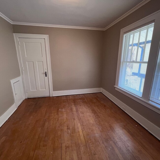 Building Photo - 3 Bedroom Duplex on a Brick Cul-de-sac, Blocks From Eastown and Cherry Hill!