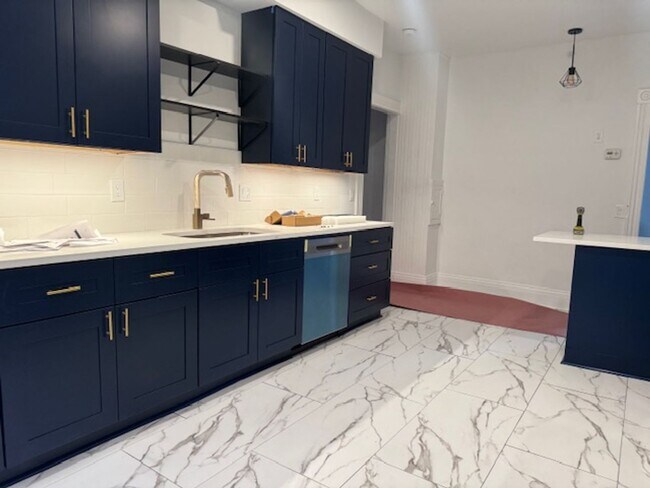 Building Photo - 775 University Ave