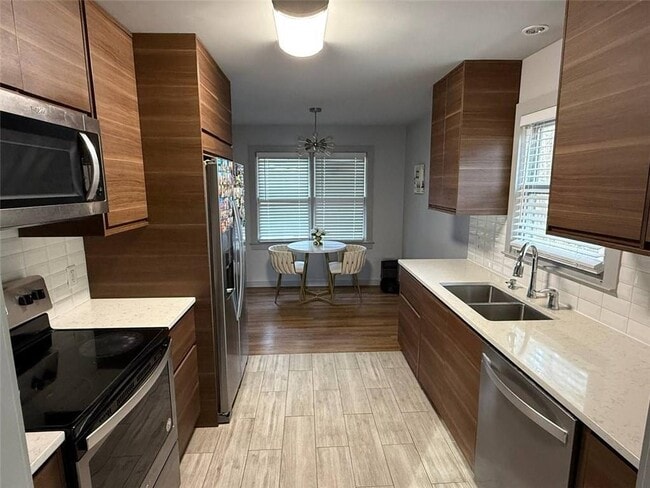 Building Photo - 4472 Calumet Dr NW