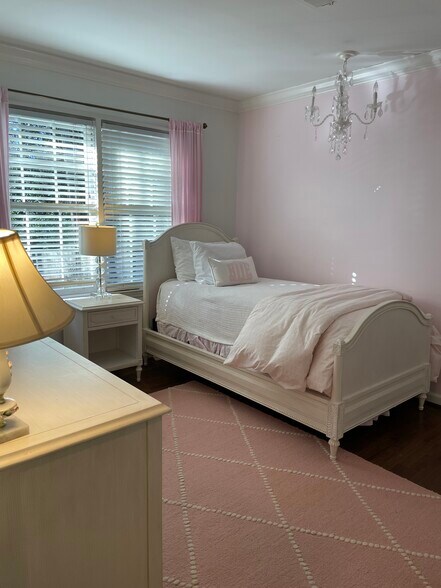 Building Photo - 4044 Emma Ln NE