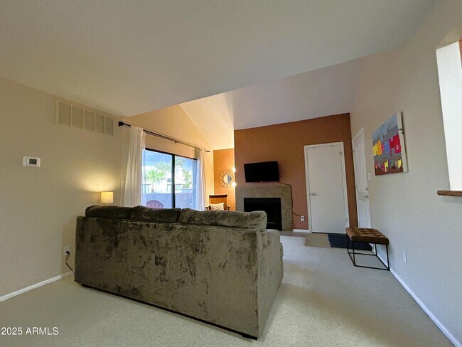 Building Photo - 10055 E Mountainview Lake Dr
