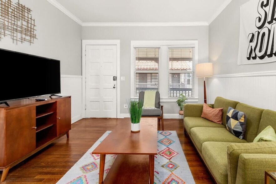 Building Photo - 203 W Magnolia Ave