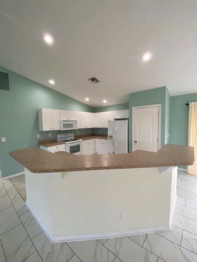 Building Photo - 1804 NW 1st Ave