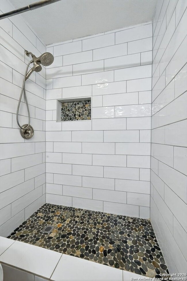 Building Photo - 2415 Moss Terrace