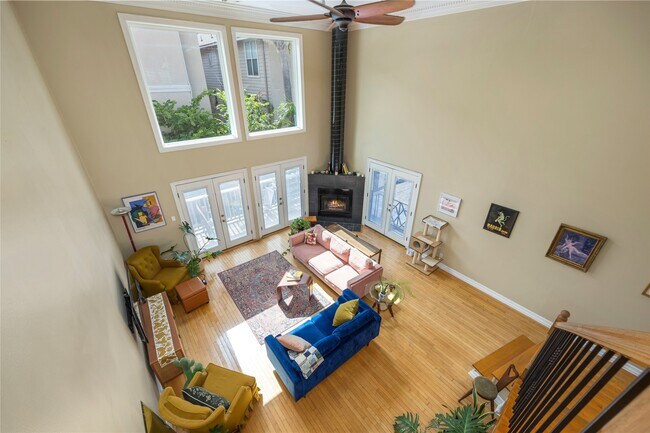 Building Photo - 2415 Dunlavy St