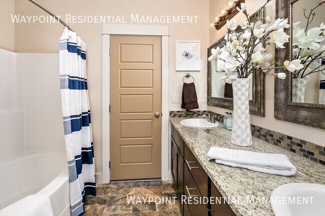 Building Photo - 2686 Vallin Ave N