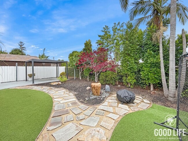 Building Photo - Inviting 3BD/2BA South Park Home with Turf Yards, Hardwood Floors & A/C