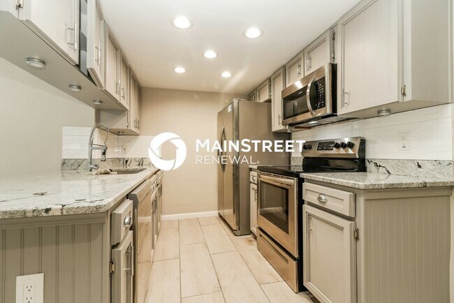 Building Photo - 4 Bedroom Pet-Friendly Home in Clearwater, FL with Main Street Renewal