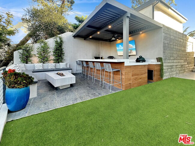 Building Photo - 8265 Mannix Dr