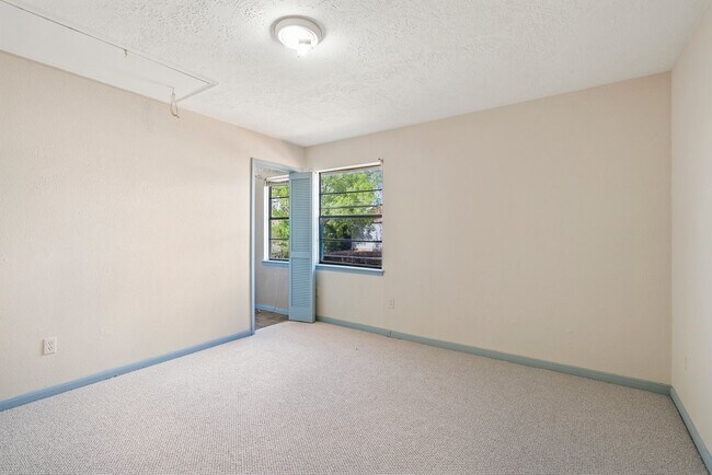 Building Photo - 8583 Wilcrest Dr