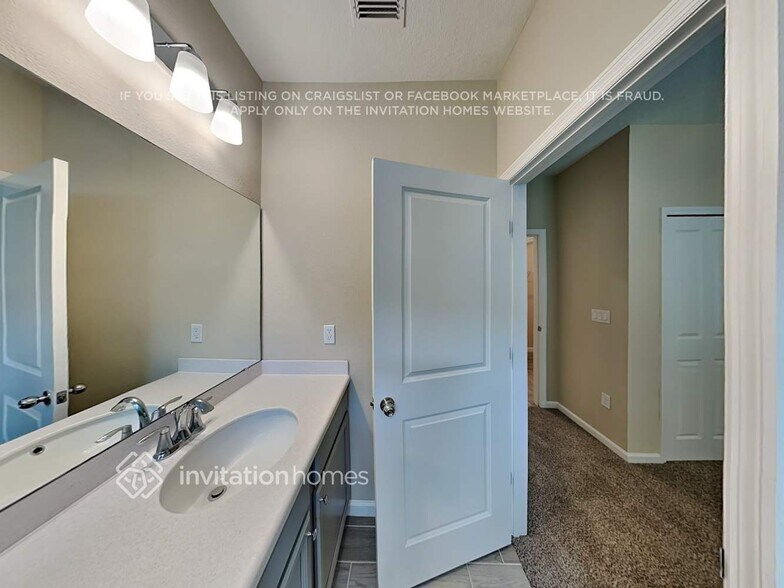 Building Photo - 9890 Lemon Grass Ln