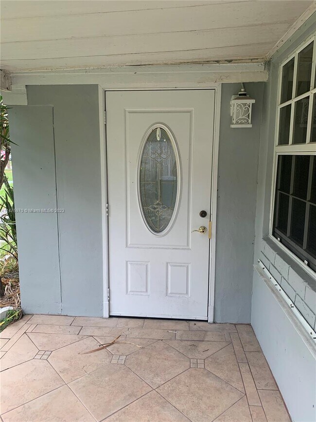 Building Photo - 1335 NE 182nd St