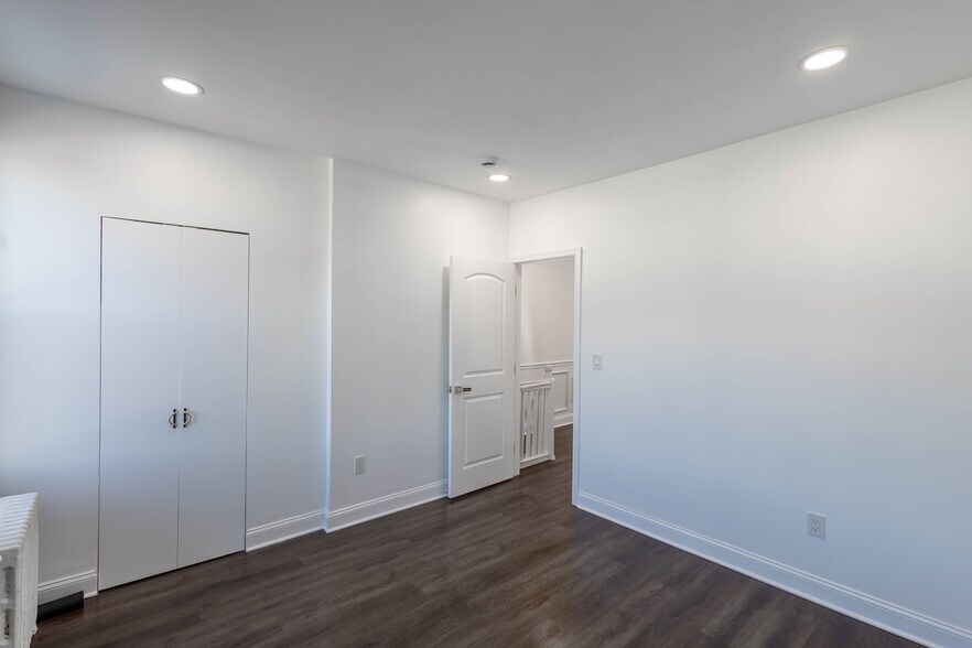 Building Photo - 3205 E Monument St