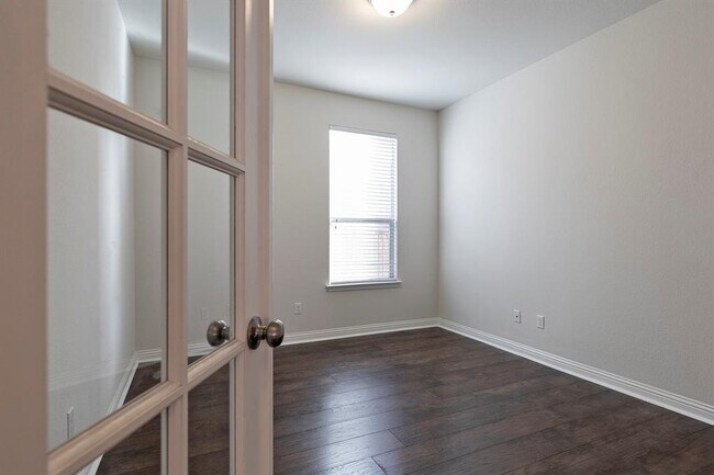 Building Photo - 3504 De Torres Cir