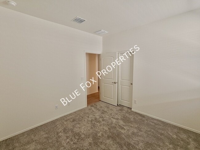 Building Photo - 9251 N Peridot Vis Ave