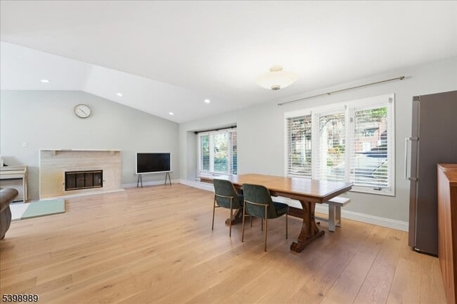 Building Photo - 65 Aspen Dr