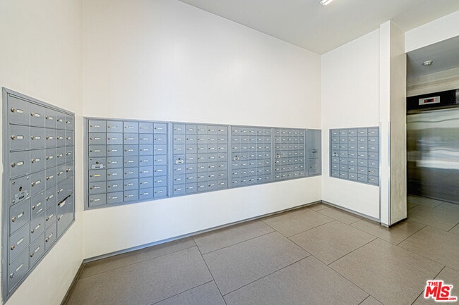 Building Photo - 1234 Wilshire Blvd