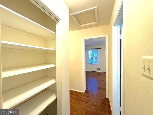 Building Photo - 2404 Albot Rd