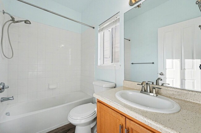 Building Photo - End Unit 3 Bedroom 2 Bath Townhome in Commerce City!