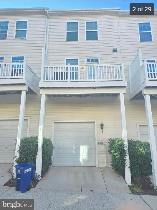 Building Photo - 3 Bedroom Beauty